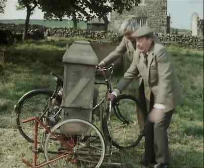 It just needs a bit of extra weight.
-Yes.
All right, get on. - Last of the Summer Wine