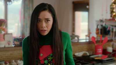 - It kinda is, Mom.
- [scoffs] - Holiday in Santa Fe