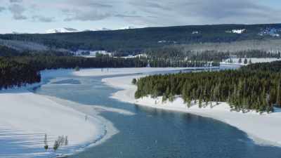It leaves the lake,
heading north, - Epic Yellowstone