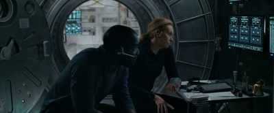 It look... What...? What's going on? - Stowaway