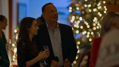 ♪ It looks a lot like
Christmas to me... ♪ - Holiday Crashers