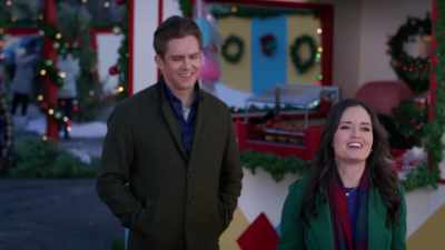 - It looks so good, I love it!
- Yeah, nice work, Luke. - Christmas at the Drive-In