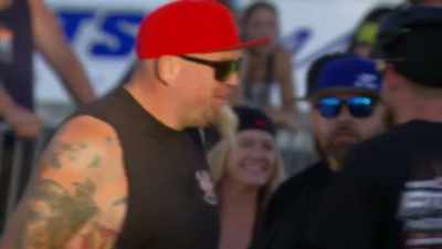- It looks killer to me.
- Looks killer to me, too. - Street Outlaws No Prep Kings Team Attack
