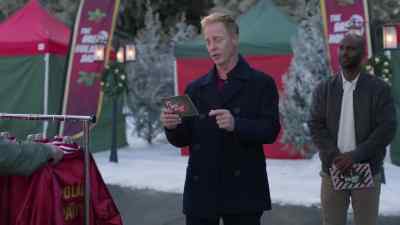 It looks like Carol and Nash. - Jingle Bell Run