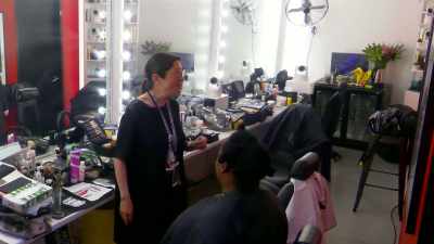 It looks like Kevin Hart
and Dave Chappelle's - Backstage with Katherine Ryan