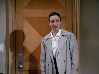 - It was lovely seeing you all again.
- I'll just walk you out. - Frasier