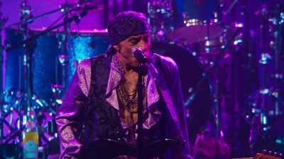 ♪ It makes you
Wanna say yeah ♪ - Stevie Van Zandt: Disciple