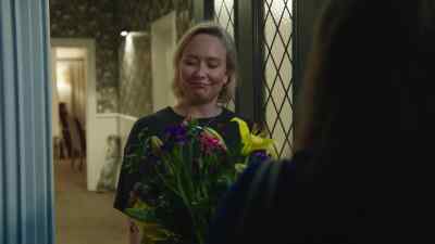 It means what a lovely house. - The Brokenwood Mysteries
