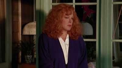 ♪ It must have been cold there
in my shadow ♪ - The Happy Days of Garry Marshall