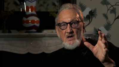It was one of those
roadside attraction places - Hollywood Dreams & Nightmares: The Robert Englund Story