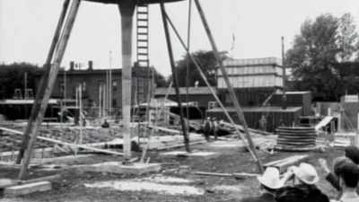 It was only when the wooden
props holding the column - Frank Lloyd Wright: The Man Who Built America