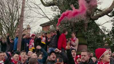-It really is building up.
-[fans singing] - All or Nothing: Manchester City
