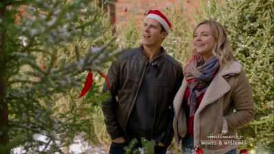 - It reminds me of someone.
- Really, who? - A Veteran's Christmas