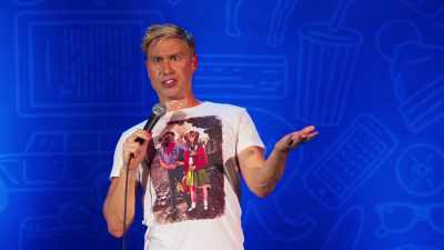 It said on this note, "Run or hide." - Russell Howard: Recalibrate