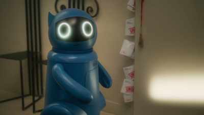 It says you have to move out. - Fantasmas