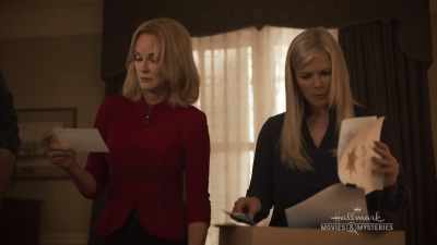 It says here that three weeks
before Colton died, - Chronicle Mysteries: Vines that Bind