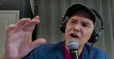 It says he weighs 190 pounds. - Norm Macdonald: Nothing Special