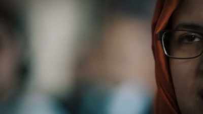 - It says...
- [woman] On Tuesday, - Kingdom of Silence