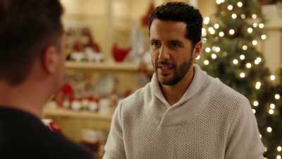 It seems like he's only
with emma for like, - Mom's Christmas Boyfriend
