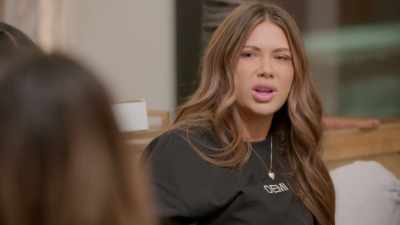 - It seems like you keep doing this.
- What are you talking about? - The Secret Lives of Mormon Wives