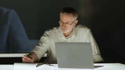 It shows you that your past can come up - Inside the Mind of a Con Artist