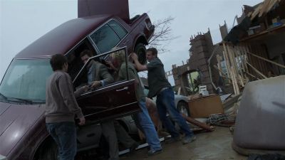 It was smart back there with the knife - Into the Storm