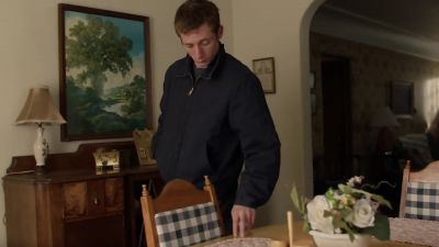 It smells like my grandma. - Shameless
