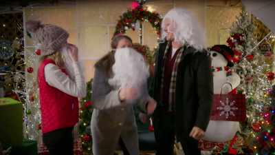 It smells like-- - Meet Me Under the Mistletoe