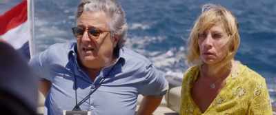 It has smooth hands, wanted to help. 
And now I'm really hurt the kidneys. - Ibiza