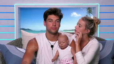 >> IT STARTED CRYING AND YOU PUT
PILLOWS OVER IT. - Love Island