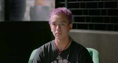 It stings and paralyzes them - Look Into My Eyes