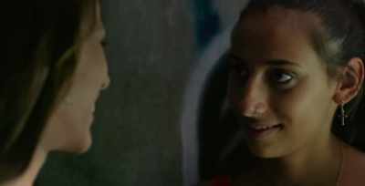 - It stops you from drowning.
- I guess. - Carmen & Lola