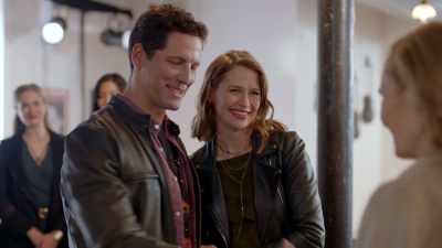 It is such a pleasure
to meet you. [chuckles] - The Love Club: Tara’s Tune