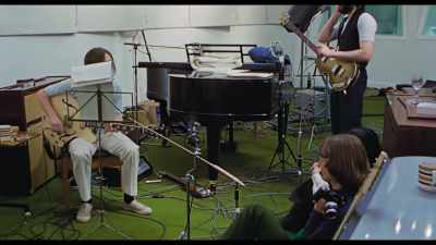 It is the final
performance. You've got an audience now. - The Beatles: Get Back
