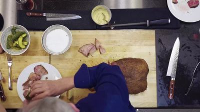 It has to have the right amount of beef. - The Chef Show