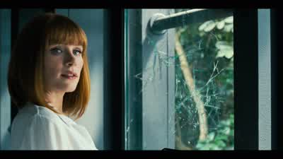It tried to break the glass. - Jurassic World