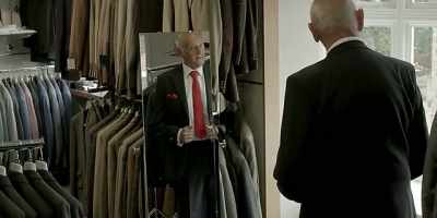 It turns out his boss was looking
for someone to pull a job. - Hatton Garden: The Heist