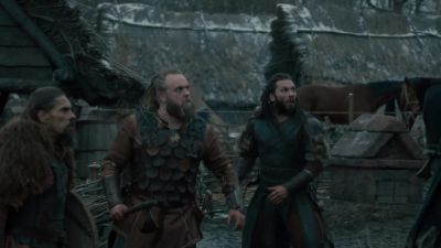 - It was Uhtred!
- I saw who it was! - The Last Kingdom