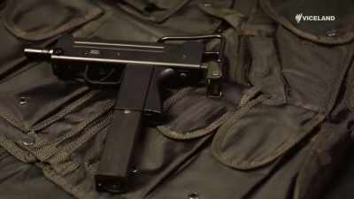 It uses a telescoping bolt allowing
the barrel to be moved back - Guns That Changed The Game