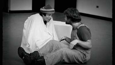 It was very tight,
but if I moved - Robin Williams: Come Inside My Mind