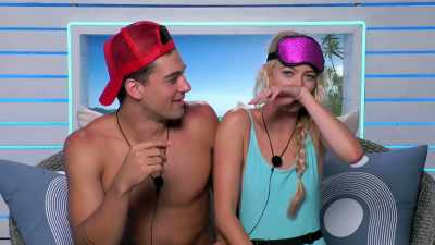 >> IT WAS A FLOPPY FLIPPER. - Love Island
