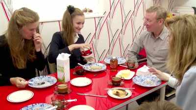 It wasn't just at breakfast time that parents struggled - Back in Time for Dinner