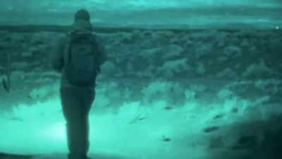 It went over this, whoever it was.
Here we go, look, look. - Jack Osbourne's Night of Terror: UFOs