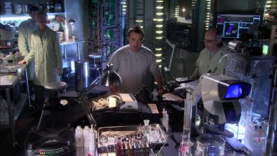It won't come off. - Stargate Atlantis