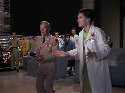 - It won't stop.
- Son, try one of these tools. - The Time Tunnel