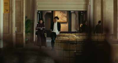 - It would be chaos if that happened.
- I can imagine. - Rohan at the Louvre
