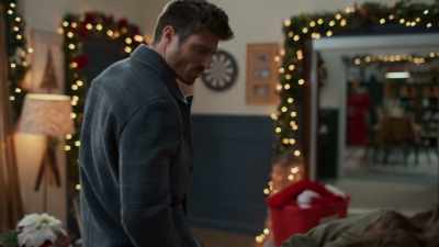 It would of been their
75th wedding anniversary, - Christmas in Maple Hills