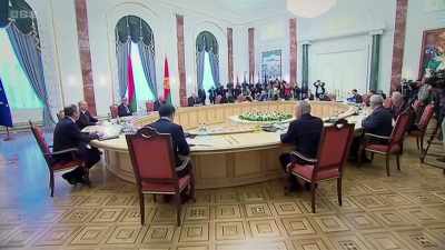 It'd decapitate
the Ukrainian leadership - Putin vs the West