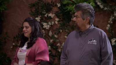 It'll go great with the
authentic tortilla chips - Lopez vs Lopez