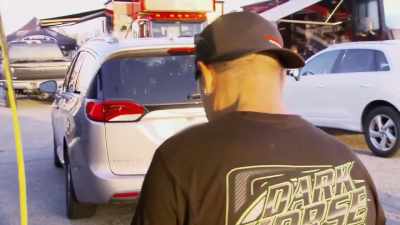 - It'll take a little bit more now too.
- Oh, he'll take more. - Street Outlaws No Prep Kings Team Attack
